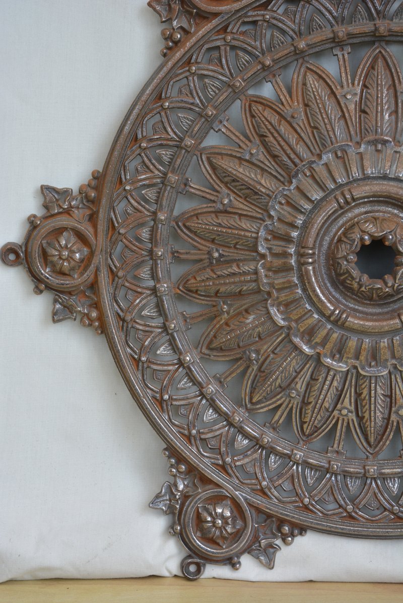 Antique Victorian Cast Iron Ceiling Rose With Feather And Ivy Decoration - Image 8